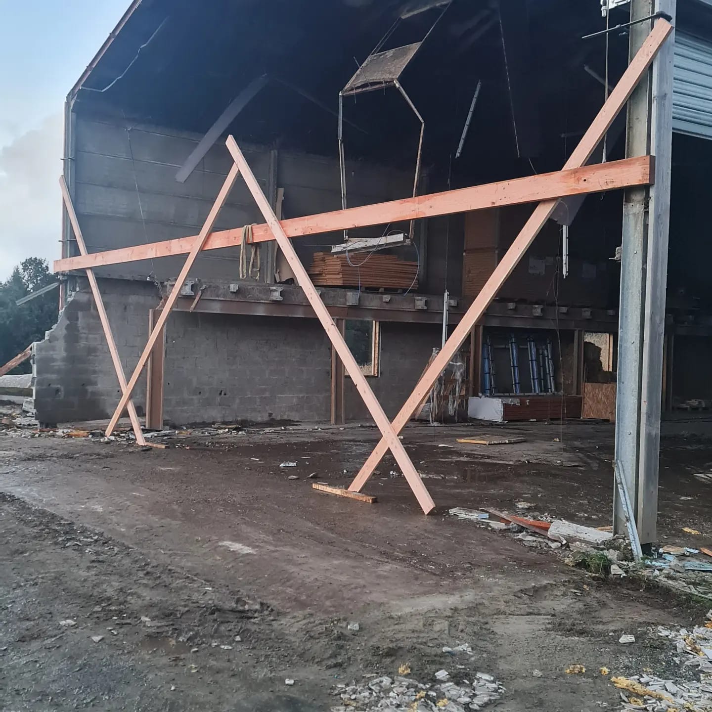 Et voilà après la tempête le bâtiment  est de nouv…