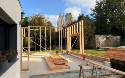 Extension terminée pour les construiboy’s Réalisation de l’ossature-bardage bois/isolation/placo/plancher par…